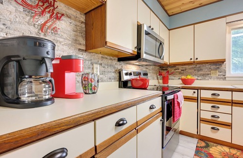 Owosso House | Pet-Friendly Michigan Escape w/Patio