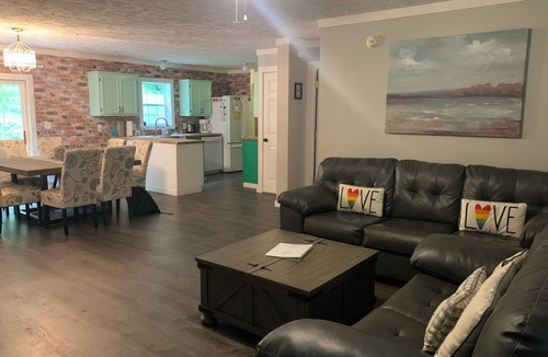 Petoskey House | PETOSKEY - SPACIOUS GETAWAY, HOT TUB, POOL TABLE, FALL COLORS, BEACHES, SKIING