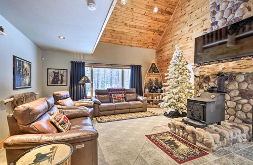 Phelps House | Phelps Cabin on 26 Acres w/Fire Pit!