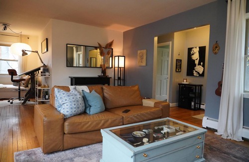 Elmhurst House | Phenomenal 2-bedroom house in charming Elmhurst