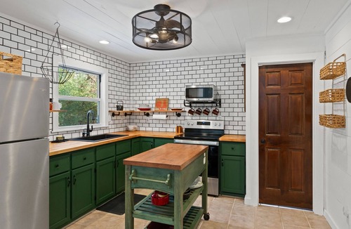 Arkdale House | Pickles Cabin - 2BR Forest Escape