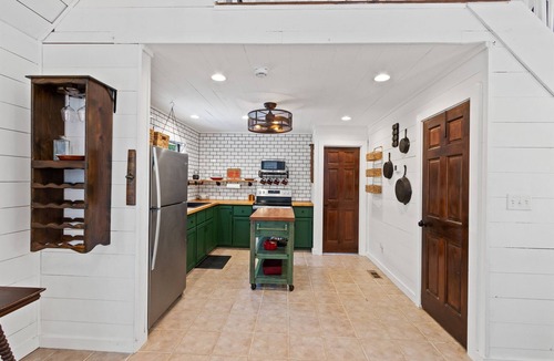 Arkdale House | Pickles Cabin - 2BR Forest Escape