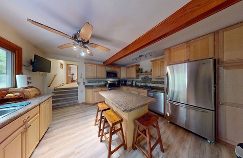 Conover House | Pioneer Paradise - Lakefront home