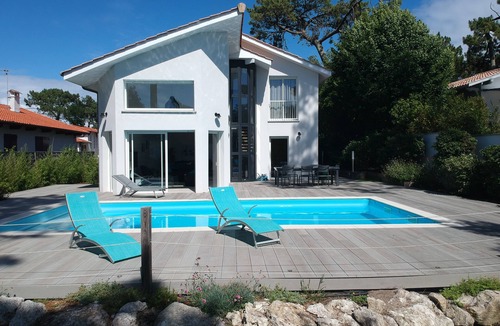 Arcachon House | Pleasant air-conditioned villa, heated swimming pool, close to the sea, 18-hole golf course, tennis court.