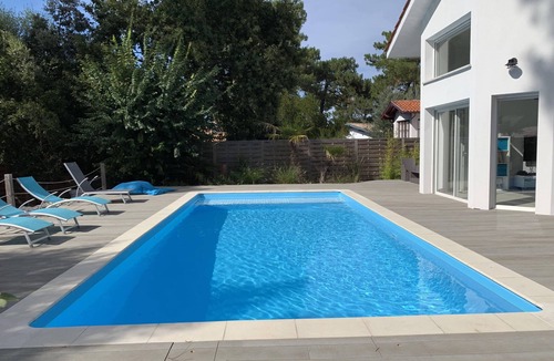 Arcachon House | Pleasant air-conditioned villa, heated swimming pool, close to the sea, 18-hole golf course, tennis court.