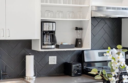 The Loop Apartment | Plymouth Collection: 3BD 2BA High Floor with Gym