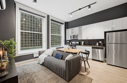 The Loop Hotel | Plymouth Collection: 4BD 3BA with Rooftop & Lobby