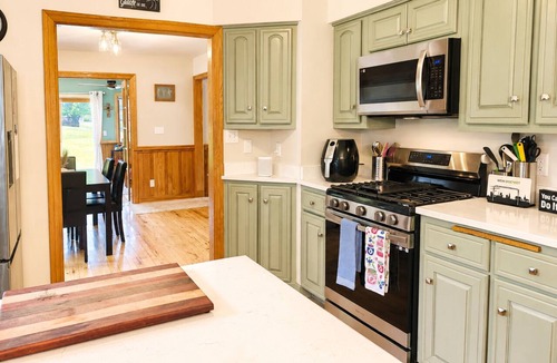 Colgate House | Premium Family Retreat: King Bed, Full Bunks & Private Playground