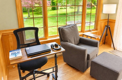 Colgate House | Premium Family Retreat: King Bed, Full Bunks & Private Playground