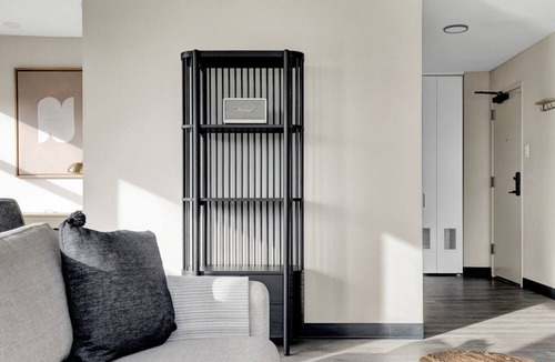 Illinois Medical District Apartment | Premium Medical District 2BR w/ Gym + W/D, 1 block to L, by Blueground