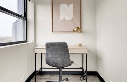 Illinois Medical District Apartment | Premium Medical District 2BR w/ Gym + W/D, 1 block to L, by Blueground