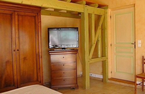 Agme Apartment | Pretty bedroom adjoining a country house