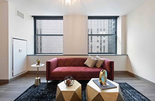 Downtown Chicago Apartment | Prime Downtown 2BR with Resort Amenities