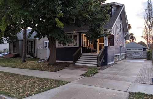 Oshkosh House | Prime EAA location - Vendor Friendly!