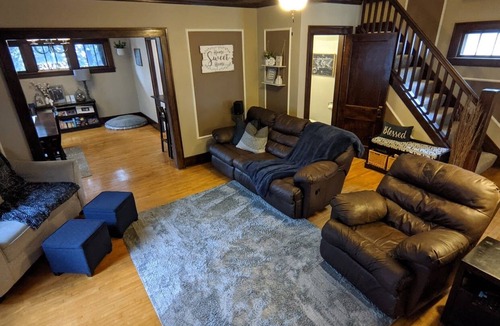 Oshkosh House | Prime EAA location - Vendor Friendly!