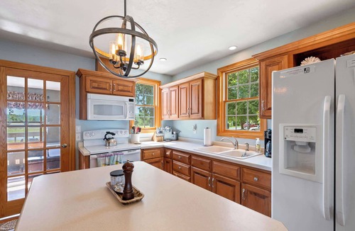 Idlewild Cottage | Private 100' Waterfront, 4BR - Heidaway Cottage