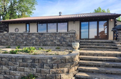 Yankton Cabin | Private 3 bedroom cabin - HUGE patio with a gorgeous view of Lewis & Clark Lake