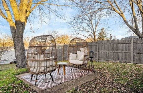 Bolingbrook House | Private 3BR w/Backyard | LCP Collection