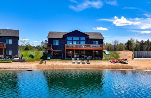 New Lisbon House | Private Beach & Game Room! Sunset Lake Group Hub
