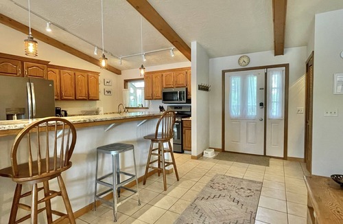 Delavan House | Private Lakefront Retreat with Hot Tub, Pet Friendly, Sleeps 10