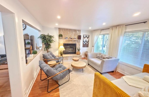 Waukegan House | Private Nature Retreat King Suite Sleeps 8