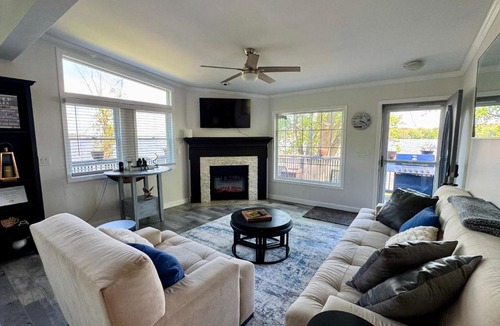 Lynn Center House | Private Riverfront Escape with Hot Tub, Fire Pit & Wildlife Views