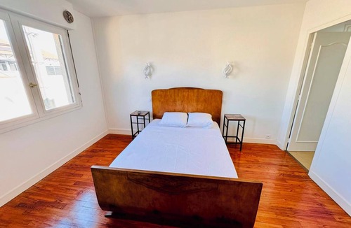 Bordeaux Bed & Breakfast | Private room with a bathroom in Pessac