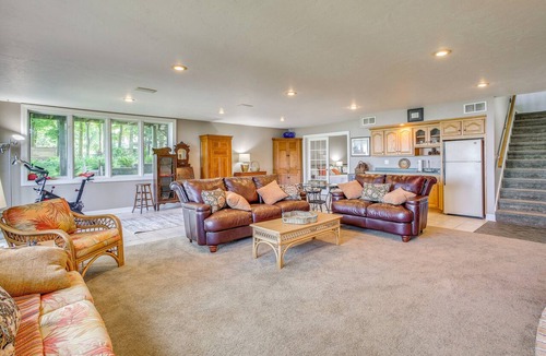Kewaunee County House | Private Shoreline & Green Bay Views! Family Home