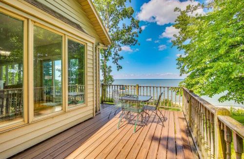 Kewaunee County House | Private Shoreline & Green Bay Views! Family Home
