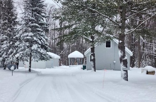 Mancelona Ski Chalet | Quaint Chalet w/huge Garage for Toys - Pet Friendly