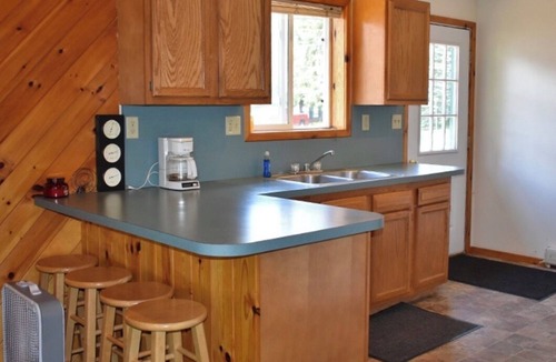 Curtis Cabin | Quaint & cozy riverside 2-bedroom cabin in Curtis perfect for a relaxing getaway