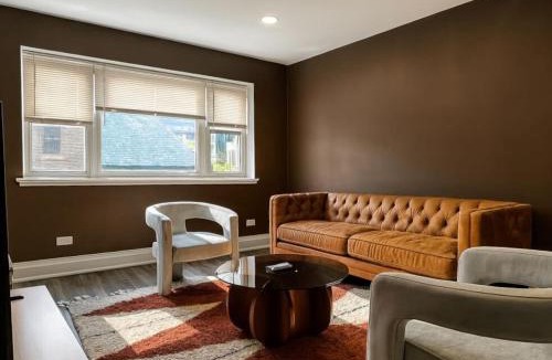 Lake View East Apartment | Quiet 1 Bedroom 1 Free Parking High Speed Wi-Fi