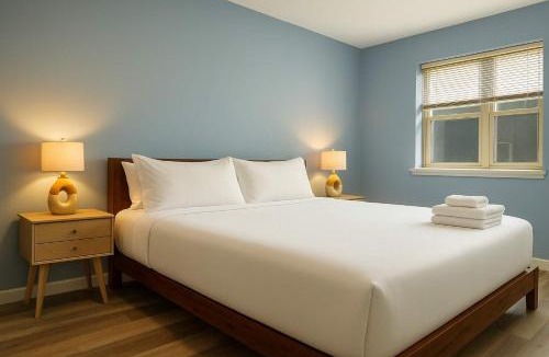 Lake View East Apartment | Quiet 1 Bedroom 1 Free Parking High Speed Wi-Fi