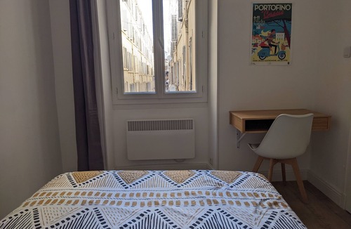 La Joliette Apartment | Quiet, charming and bright, 2 steps from the shopping center and the old port.