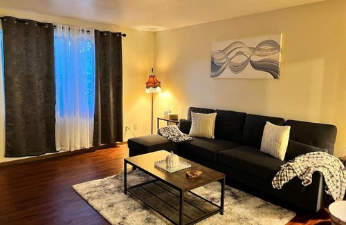 Orange Prairie Apartment | Quiet Cozy 2BR APT Black out Curtains