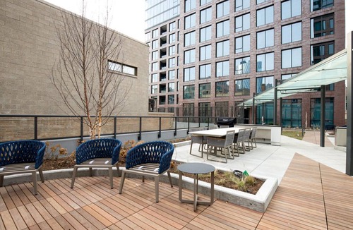 West Loop Apartment | Rad West Loop 1BR w/Pool, Gym, nr. Restaurant Row, by Blueground