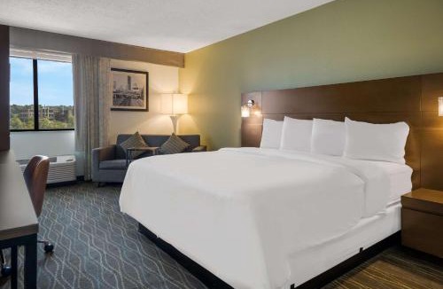 Grand Rapids Hotel | Radisson Hotel Grand Rapids Riverfront