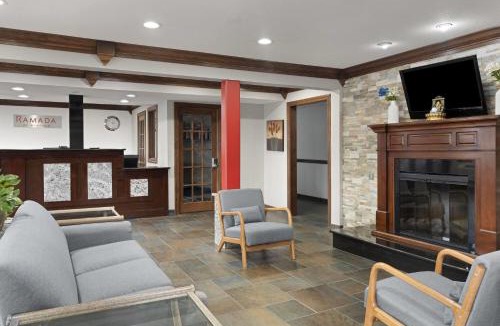 Cedar Rapids Hotel | Ramada by Wyndham Cedar Rapids South