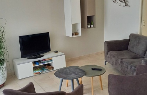 Pont-Scorff House | Recent house. Bungalow. Sleeps 4. 2 bedrooms. 20 minutes from the beaches.