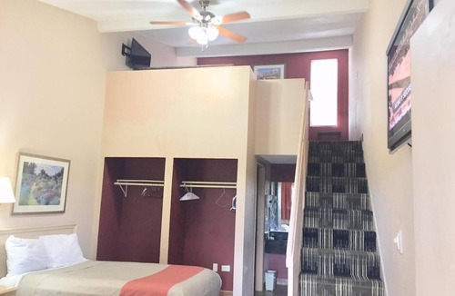 North Chicago Hotel | Red Carpet Inn Great Lakes