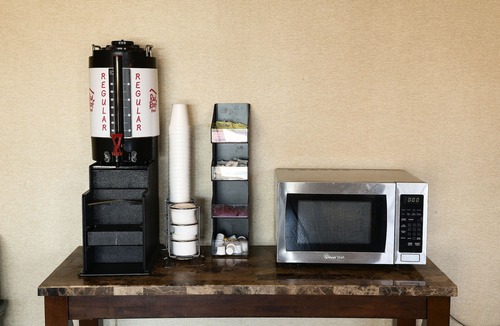 Council Bluffs Hotel | Red Roof Inn & Suites Omaha - Council Bluffs