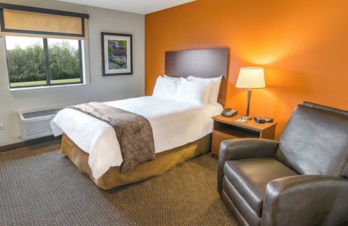 Davenport Hotel | Relax in a Welcoming, Pet-Friendly Room w/Kitchen Near Fryxell Museum