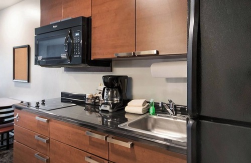 La Vista Hotel | Relax & Recharge in 2 Queen Beds w/Kitchen – Perfect Family Spot Near La Vista