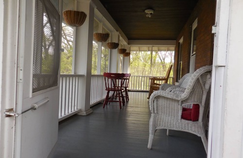 Dixon House | RELAXING GETAWAY DESTINATION