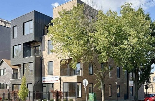 Heart of Chicago Apartment | Renovated 3 Bedroom Chicago Downtown Pilsen