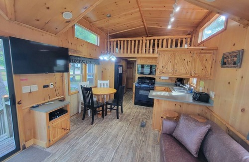 Wisconsin Dells Cabin | Rental Cabin #201 w/Queen Bed