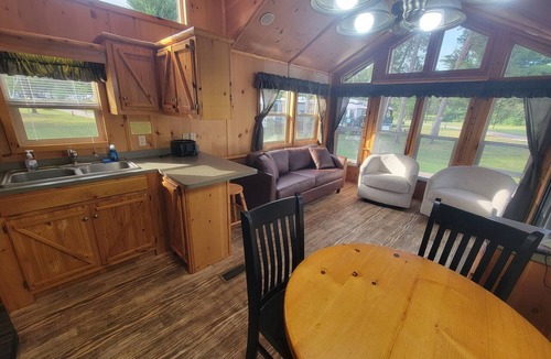 Wisconsin Dells Cabin | Rental Cabin #201 w/Queen Bed