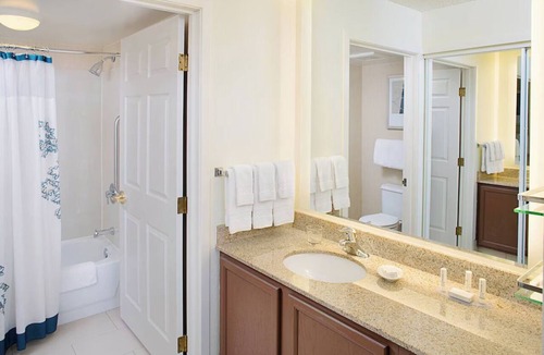 Livonia Hotel | Residence Inn Detroit Livonia | 2 Studio Queen Rooms | Complimentary Breakfast