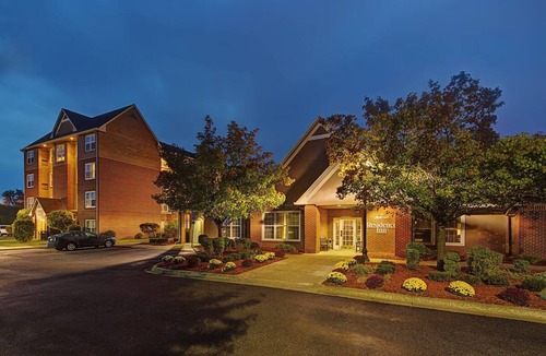 Livonia Hotel | Residence Inn Detroit Livonia | 2 Studio Queen Rooms | Complimentary Breakfast