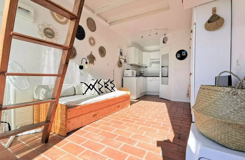 Port Leucate Apartment | Residence Maisons De La Mer 1 - Beautiful renovated studio for two people at seafront in Port Leucate. Ref: 1MM1 91